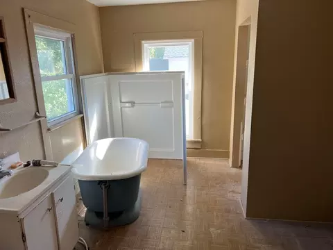 Bath - 601 E Olive St, Bloomington, IL 61701 photo 1 of 4