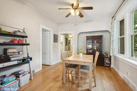 Dining - 916 Beloit Ave, Forest Park, IL 60130 photo 2 of 2