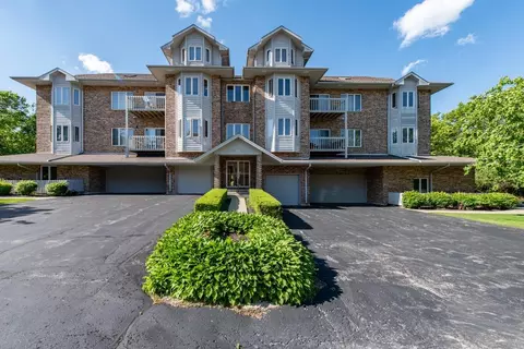 3112 Woodland Dr #2NW, Zion, IL 60099