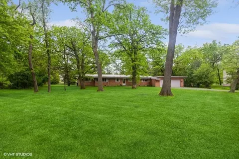 43 Timber Trail Dr, Oak Brook, IL 60523