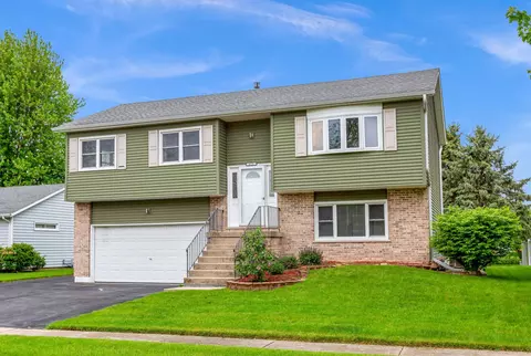 612 5th Ave, Marengo, IL 60152