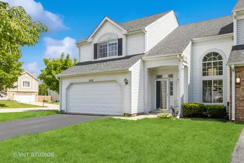 860 Dogwood Ln, Lake In The Hills, IL 60156