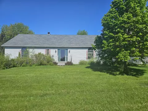 6215 Johnson Rd, Hebron, IL 60034