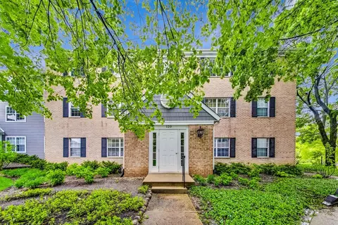 120 E Winchester Rd #D, Libertyville, IL 60048