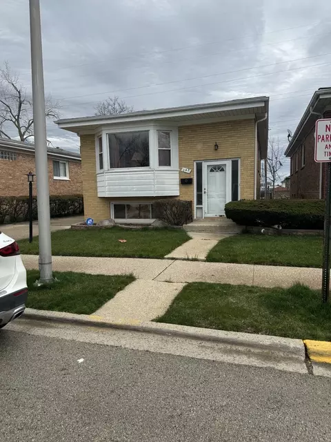 243 Zuelke Dr, Bellwood, IL 60104