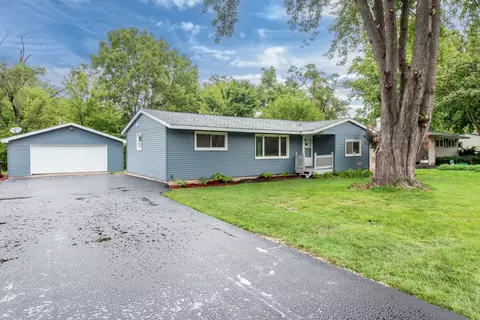 4704 Willow Ln, Mchenry, IL 60050
