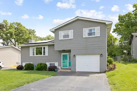 221 Cedarwood Ln, Antioch, IL 60002