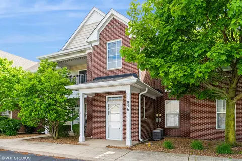 1956 Parkside Dr #1956, Shorewood, IL 60404