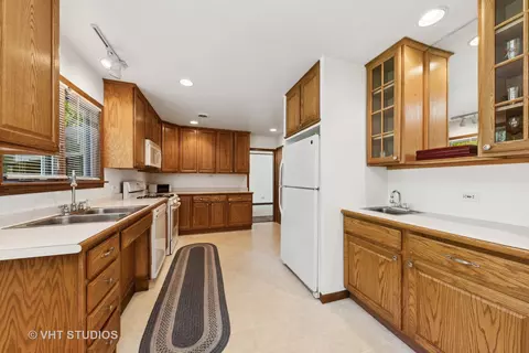 1212 Arbor Vitae Rd, Deerfield, IL 60015 photo 4