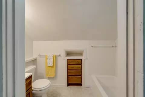 Bath - 4 Dunbar Dr, Bloomington, IL 61701 photo 2 of 2