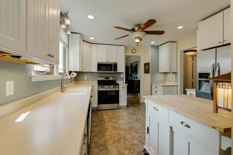 Kitchen - 4 Dunbar Dr, Bloomington, IL 61701 photo 3 of 3