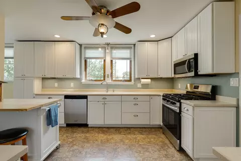Kitchen - 4 Dunbar Dr, Bloomington, IL 61701 photo 1 of 3