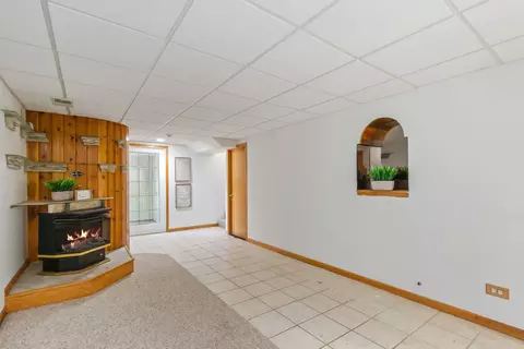 Living - 5508 Fox Lake Rd, Mchenry, IL 60051 photo 5 of 5