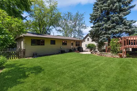 Exterior - 5508 Fox Lake Rd, Mchenry, IL 60051 photo 4 of 7