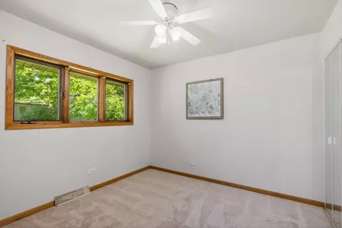 Bedroom - 5508 Fox Lake Rd, Mchenry, IL 60051 photo 5 of 5