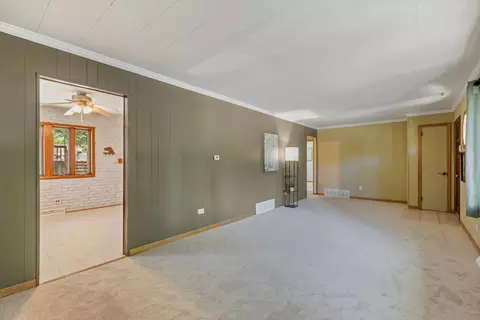 Living - 5508 Fox Lake Rd, Mchenry, IL 60051 photo 3 of 5