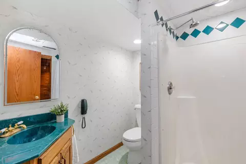 Bath - 5508 Fox Lake Rd, Mchenry, IL 60051 photo 2 of 2