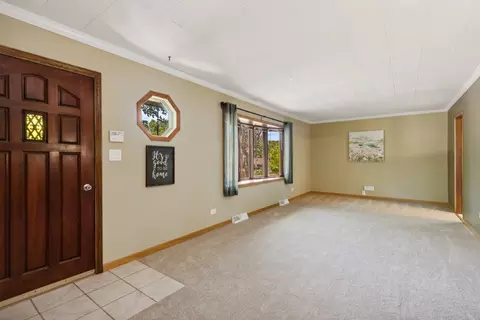 Living - 5508 Fox Lake Rd, Mchenry, IL 60051 photo 1 of 5