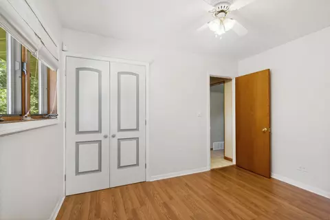 Bedroom - 5508 Fox Lake Rd, Mchenry, IL 60051 photo 2 of 5