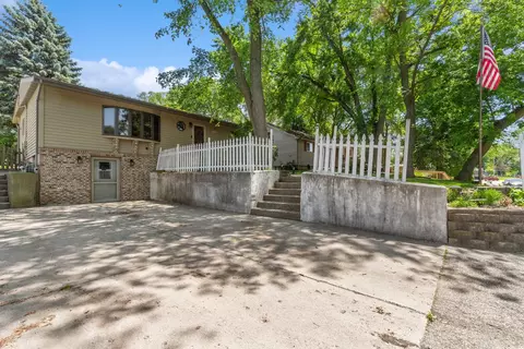 Exterior - 5508 Fox Lake Rd, Mchenry, IL 60051 photo 7 of 7