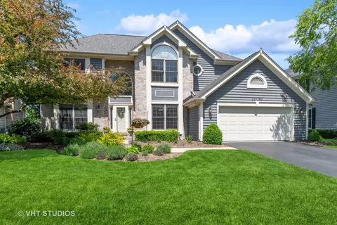 25 W790 Deerpoint Dr, Wheaton, IL 60187