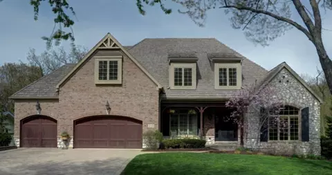 810 Edgewater Dr, Naperville, IL 60540