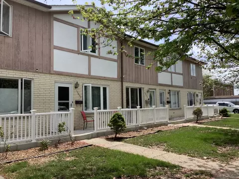 10653 Parkside Ave, Chicago Ridge, IL 60415