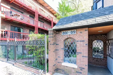 803 W Oakdale Ave #GB, Chicago, IL 60657