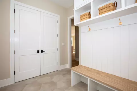 Entry Way - Undisclosed, Elmhurst, IL 60126 photo 1 of 2