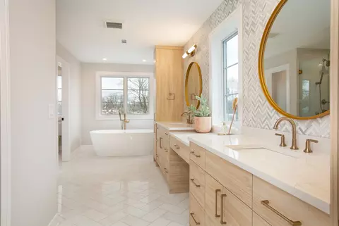 Bath - Undisclosed, Elmhurst, IL 60126 photo 4 of 14