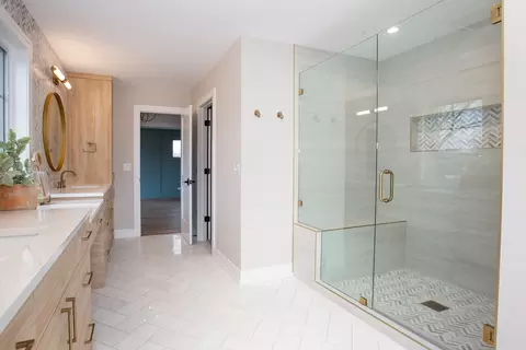 Bath - Undisclosed, Elmhurst, IL 60126 photo 7 of 14