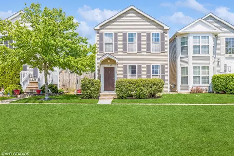 1599 Victoria Park Cir, Aurora, IL 60504