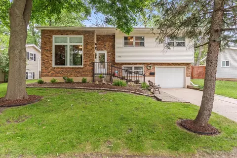 136 Fairview Dr, Saint Charles, IL 60174