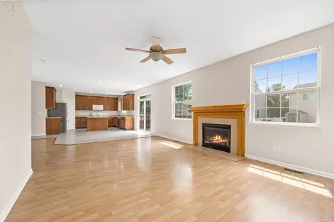 Living - 1909 Caton Ridge Dr, Plainfield, IL 60586 photo 6 of 9