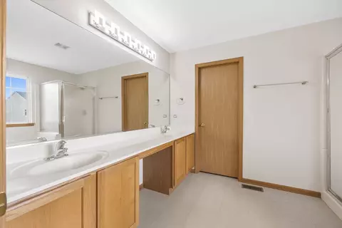 Bath - 1909 Caton Ridge Dr, Plainfield, IL 60586 photo 3 of 4