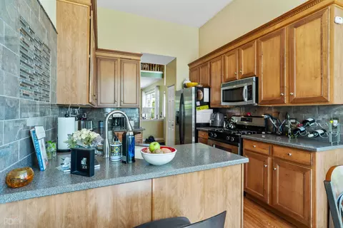 Kitchen - 1972 Osprey Ct, Bartlett, IL 60103 photo 2 of 3