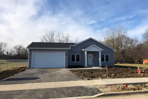 245 Parker Ct, Montgomery, IL 60538