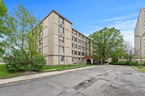 4281 W 76th St #404, Chicago, IL 60652