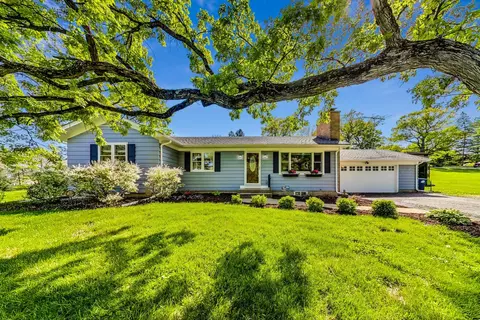 38 W411 Hilltop Dr, Saint Charles, IL 60175