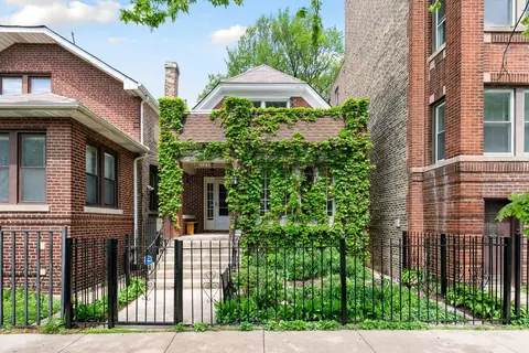 1124 W Addison St, Chicago, IL 60613