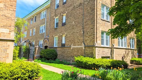 717 Reba Pl #1N, Evanston, IL 60202