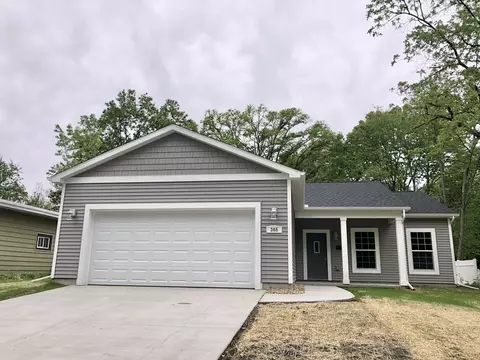 305 Flora Dr, Champaign, IL 61821