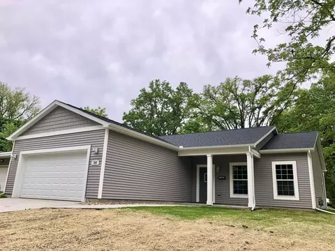 305 Flora Dr, Champaign, IL 61821 photo 2