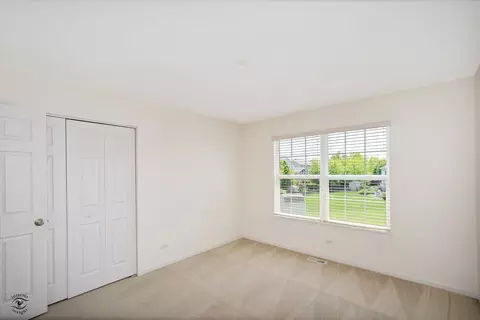 Bedroom - 2105 Hearthstone Dr, Bartlett, IL 60103 photo 3 of 4