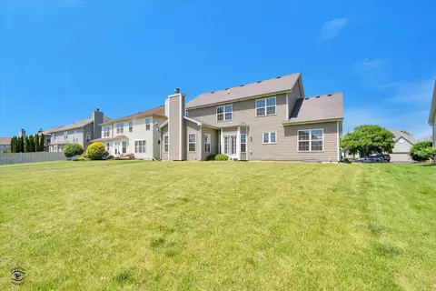Exterior - 2105 Hearthstone Dr, Bartlett, IL 60103 photo 4 of 4