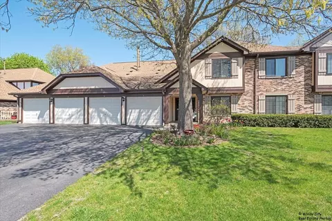 531 Cumberland Trl #A, Roselle, IL 60172