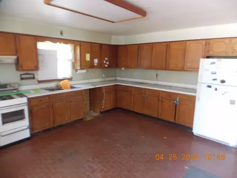 Kitchen - 12920 Mccarthy Rd, Lemont, IL 60439 photo 1 of 1