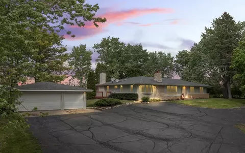 1916 N Il Route 47, Woodstock, IL 60098
