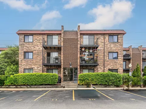 1763 W Algonquin Rd #3B, Mount Prospect, IL 60056