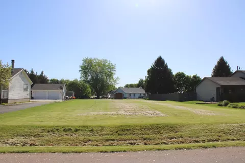 1077 Linda Ln, Lake Holiday, IL 60548